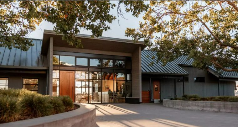  MacRostie Winery & Vineyards